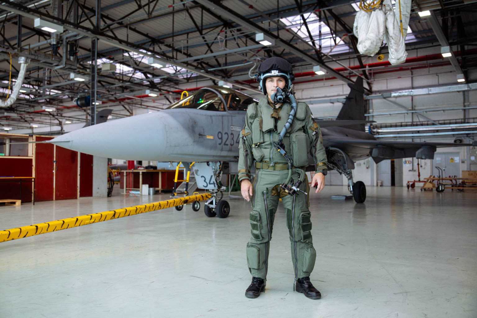 Pilot Gripenu a esk astronaut Ale Svoboda na leteck zkladn v slavi pro HN