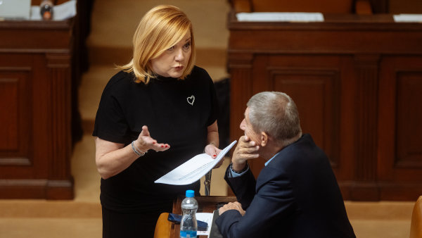 Neberu to úplně vážně, věřím Schillerové. Babiš odmítl kritiku, že návrh rozpočtu odporuje zákonu