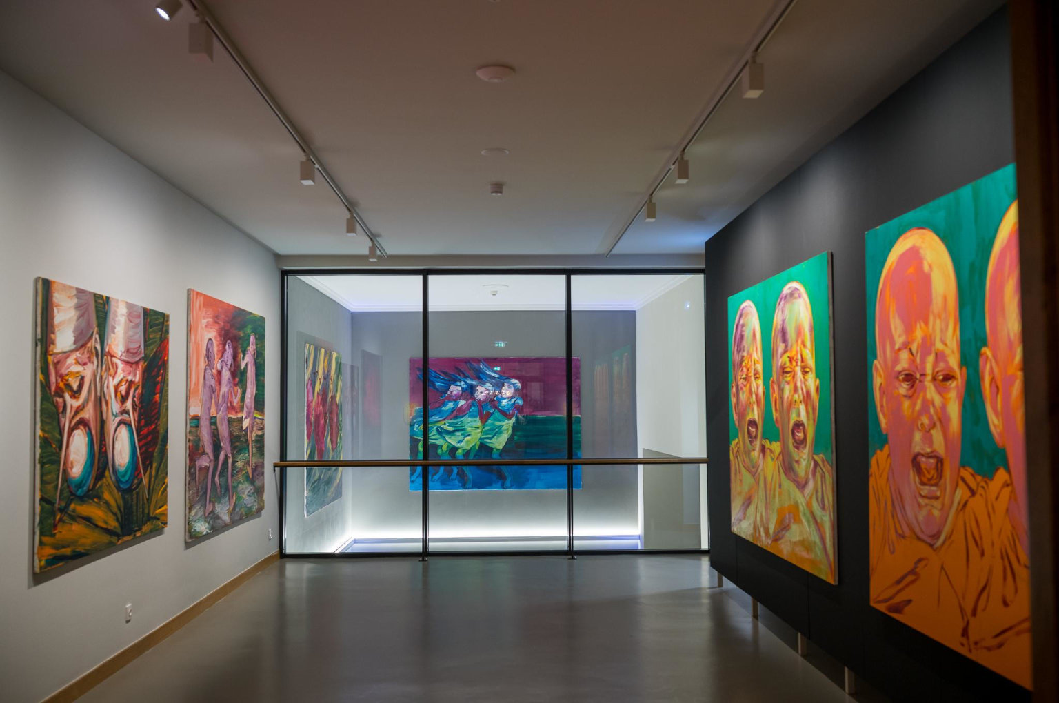 V�tvarn�k Lubom�r Typlt vystavuje sv� d�la v t�borsk� DON galerii.