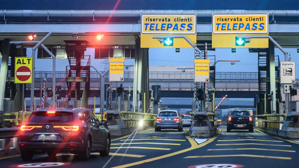 M�tn� br�ny Telepass na italsk� d�lnici.