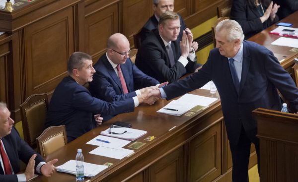 Prezident Milo&scaron; Zeman vystoupil 7. prosince vPoslaneck&eacute; sn�movn� v Prazen&aacute;vrh st&aacute;tn&iacute;ho rozpo�tu pro p�&iacute;&scaron;t&iacute; rokv&yacute;dajov&eacute; r&aacute;mce a n&aacute;vrhy rozpo�t� st&aacute;tn&iacute;ch fond�.