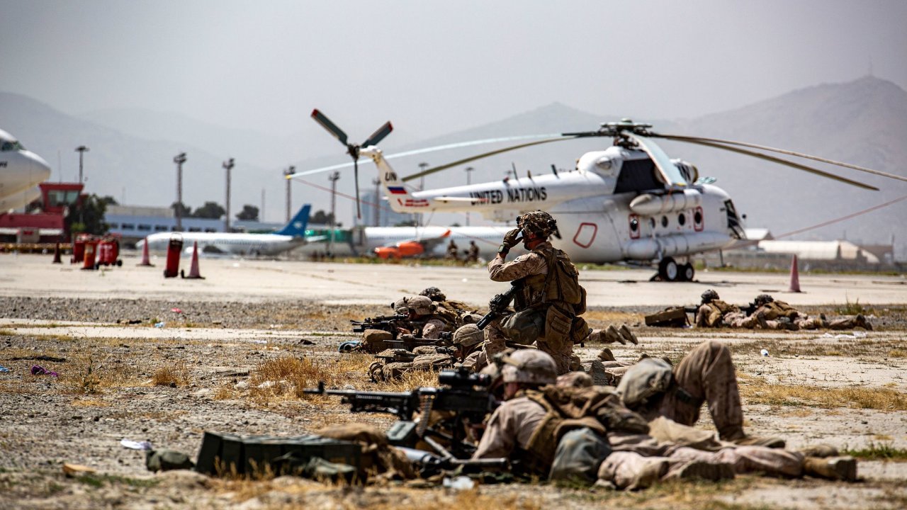 Afghánistán, americká armáda, vojáci, evakuace, Kábul