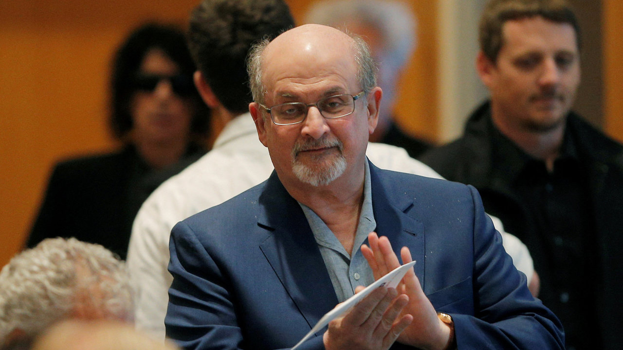 Salman Rushdie byl napaden pøi vystoupení v New Yorku.