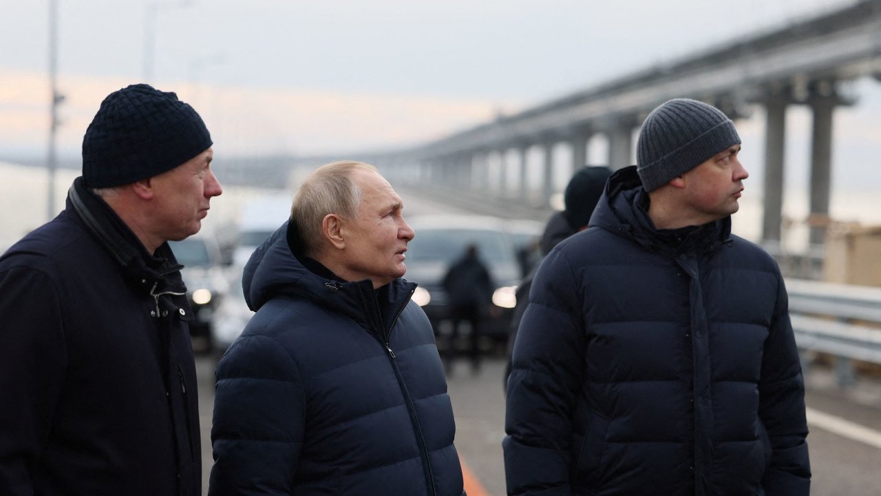 Vladimir Putin na Kerèském mostì.