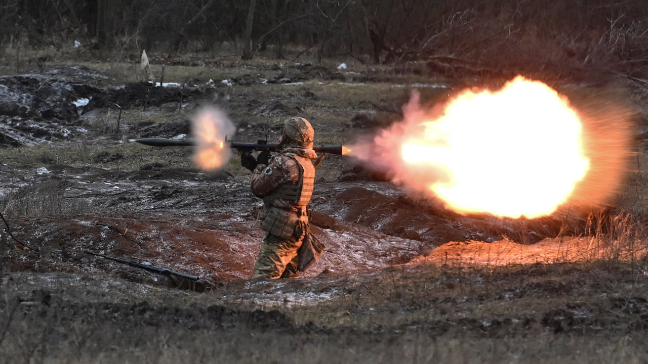 Ukrajinsk vojk nacviuje tok v rmci chystan ofenzvy ukrajinsk armdy.