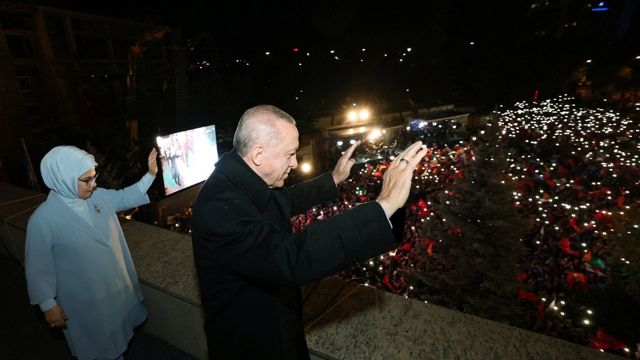 Prezidentské a parlamentní volby v Turecku, Erdogan v doprovodu své manželky Emine