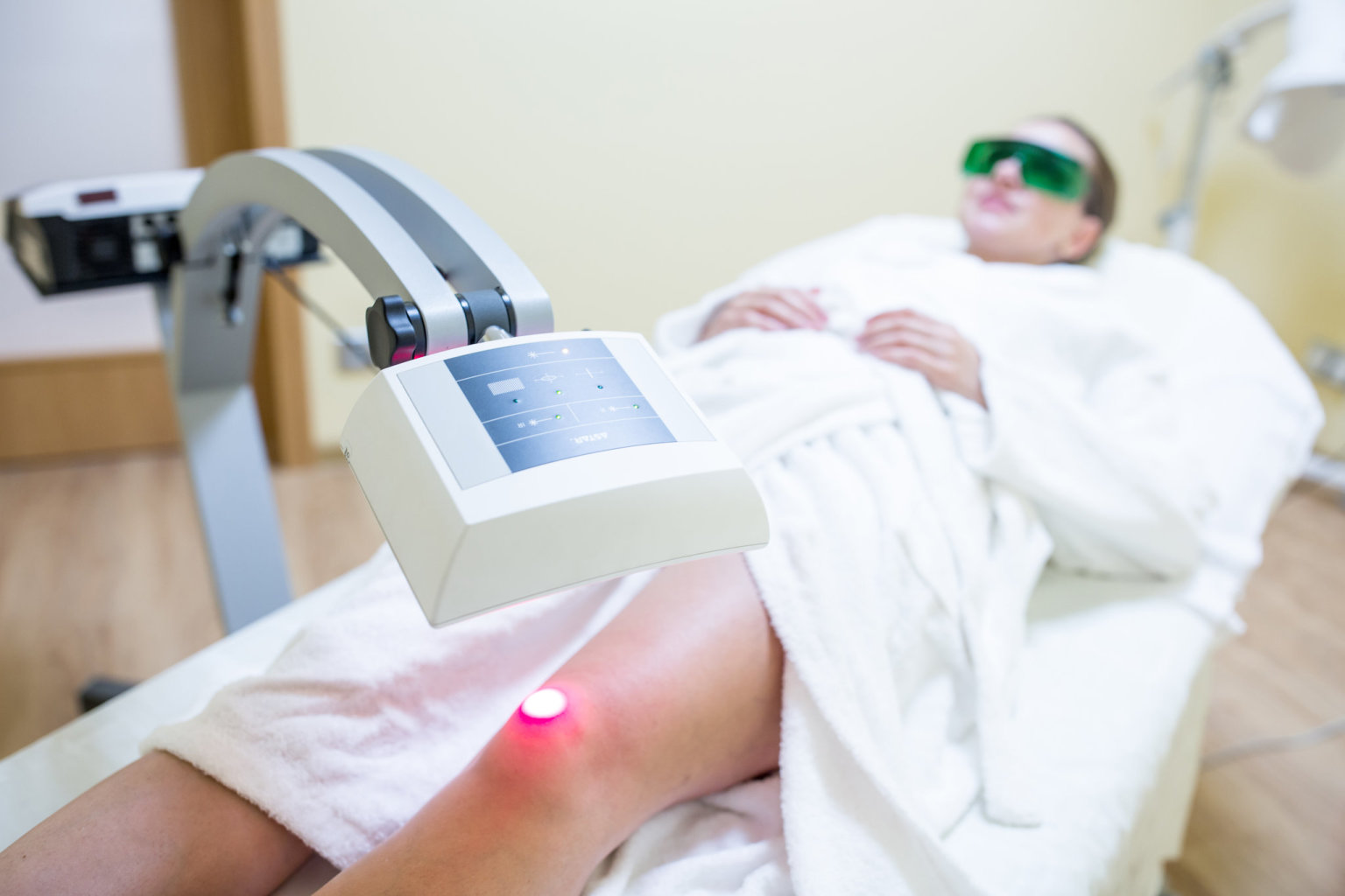Správná diagnostika musí být následována odpovídající terapií. Neustálá modernizace vybavení proto musí jít ruku v ruce s přírodními léčivými zdroji. (Foto: Lázeňský fond) Správná diagnostika musí být následována odpovídající terapií. Neustálá modernizace vybavení proto musí jít ruku v ruce s přírodními léčivými zdroji.