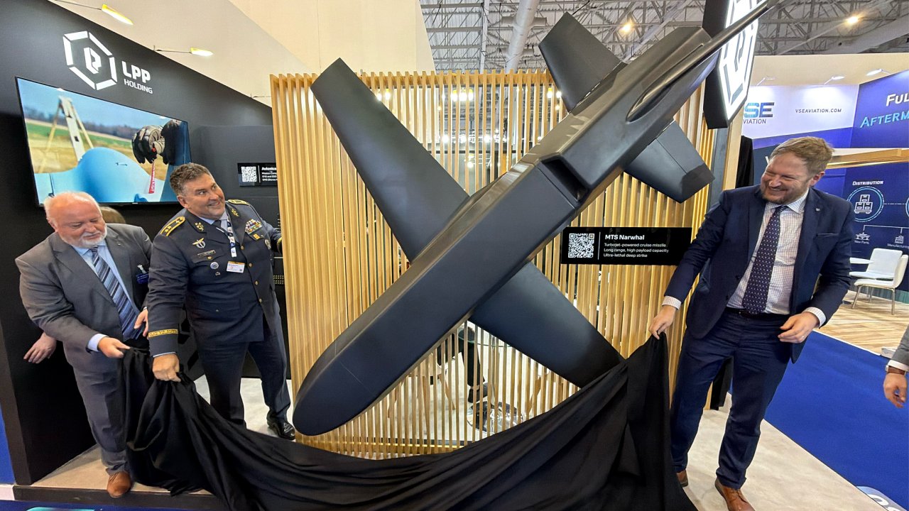 esk zen stela Narwhal od firmy LPP doke v krat verzi nst nlo 40 kilogram. Ve vt verzi a 120 kilo.