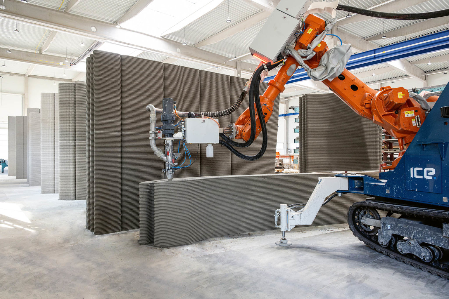 Stroj spole�nosti ICE Industrial Services dok�e v kr�tk�m �ase vytisknout z betonu 3D d�m.