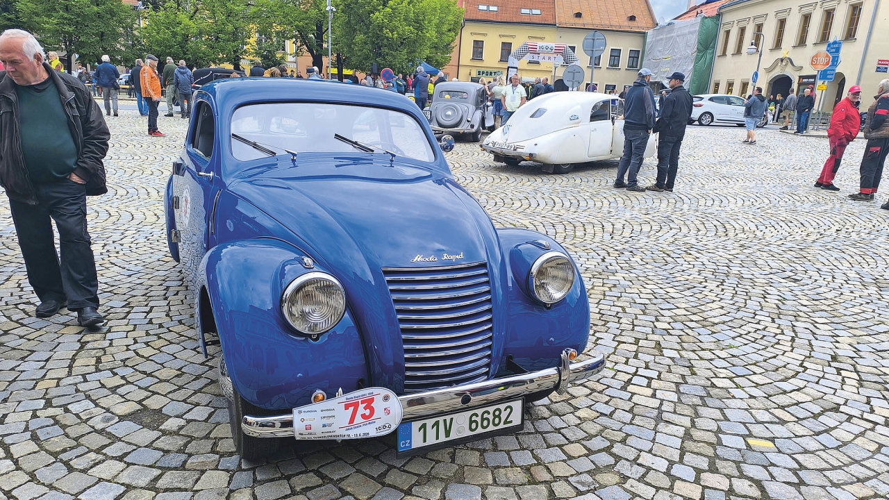 Pe�liv� zrekonstruovan� �koda Rapid z�roku 1940 pat�� tov�rn�mu muzeu. M�...