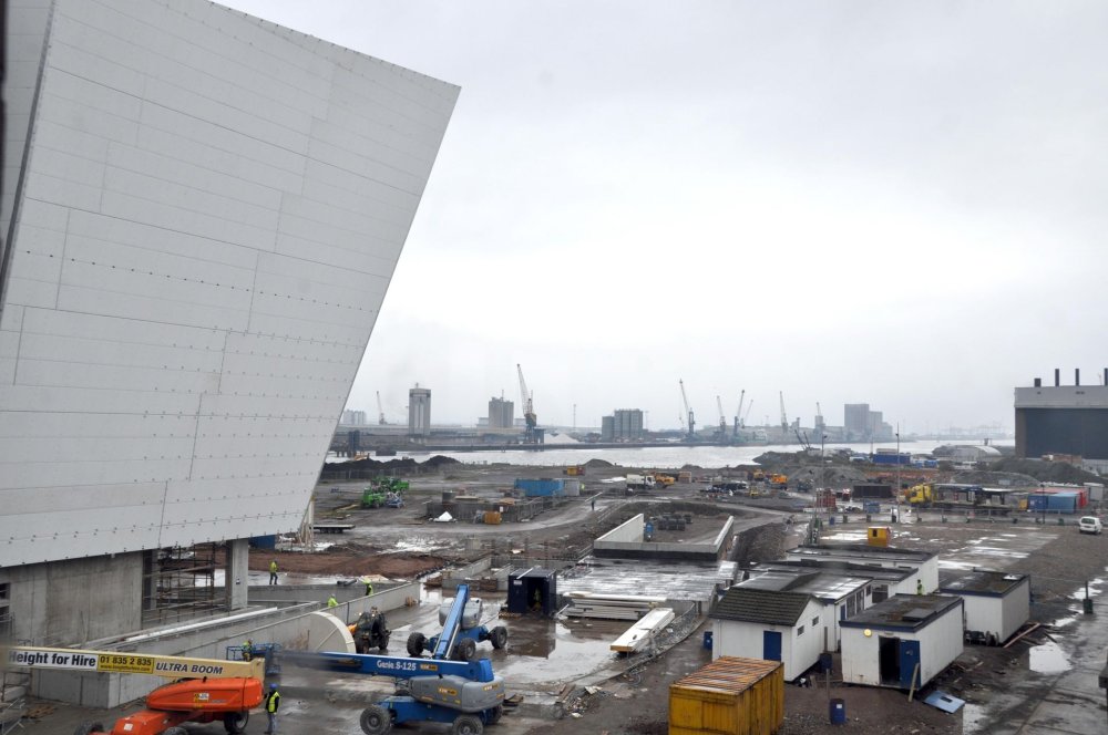 V Belfastu staví Titanic Quater U paty budovy muzea, kde byla loděnice, v níž byl postaven Titanic a jeho