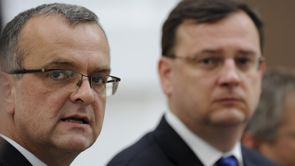 Ministr financ Miroslav Kalousek a premir Petr Neas
