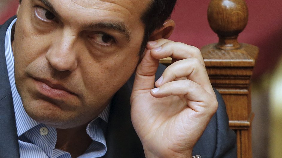 eck premir Alexis Tsipras bhem diskuse v parlamentu.