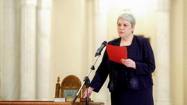 Rumunsk&yacute; prezident odm&iacute;tl jmenovat novou premi&eacute;rku. Nem&aacute; zku&scaron;enosti, �ekl o ekonomce