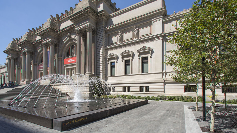Metropolitn muzeum umn je nejvt vtvarnou instituc v USA, zamstnv 2200 lid a pod 60 vstav ron.