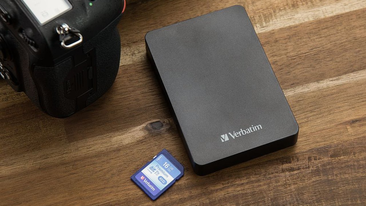 Pevn disk Verbatim Store 'n' Go USB 3.0 se tekou na SD karty