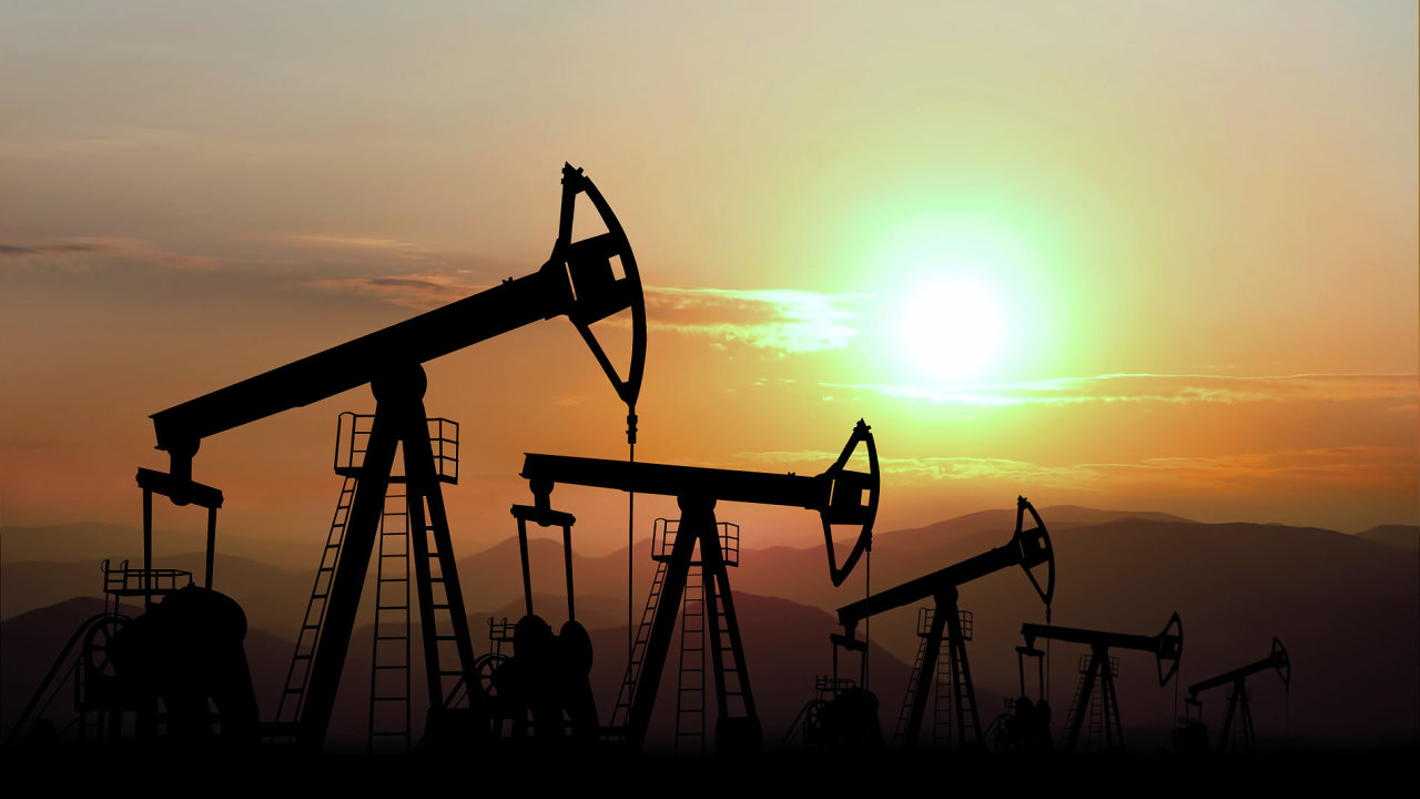 Pebytek na trhu s ropou se zvyuje, OPEC dl zvyuje tbu - Ilustran foto.