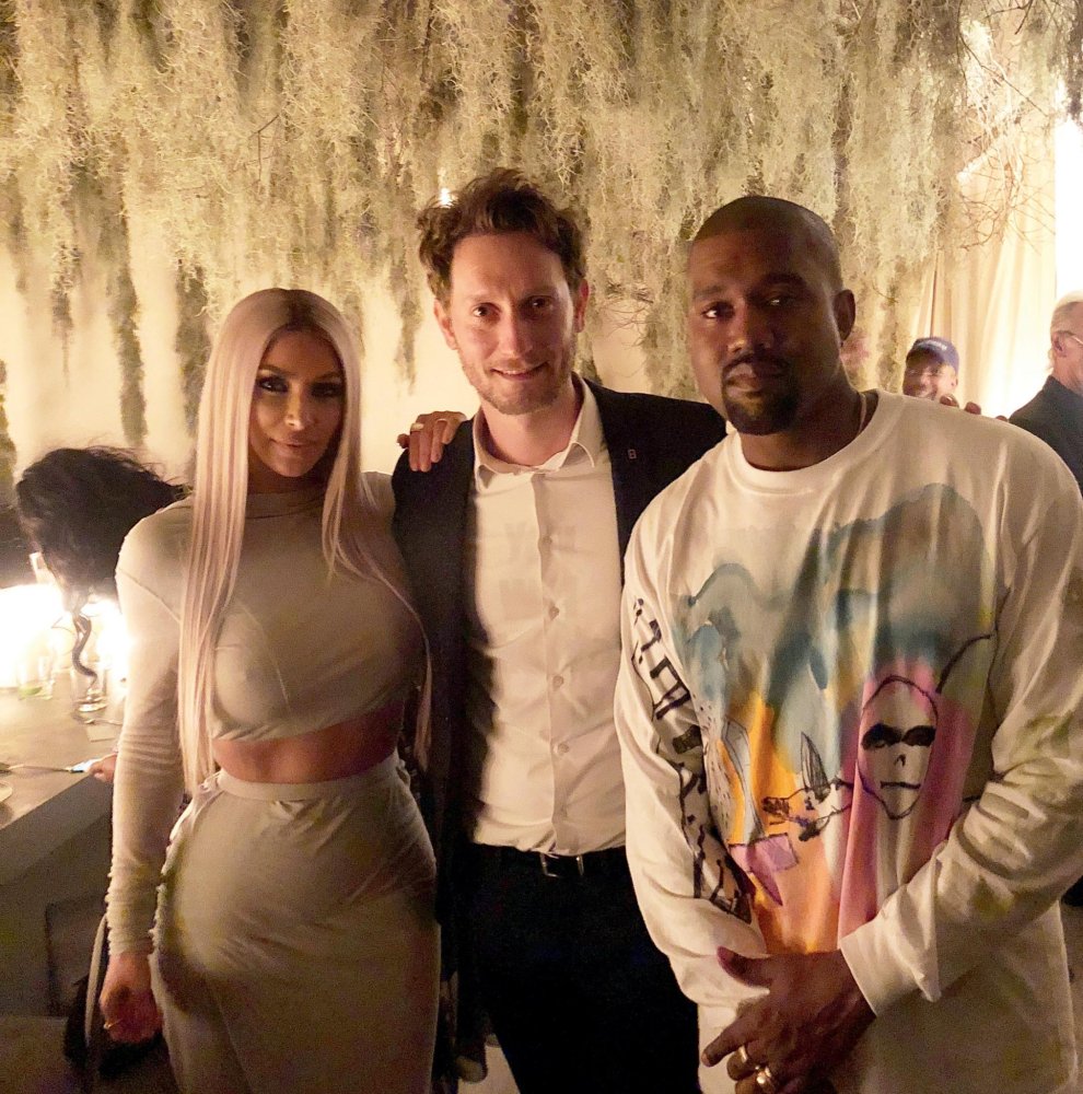 Vystupoval pro Kim Kardashian a Kanyeho Westa.