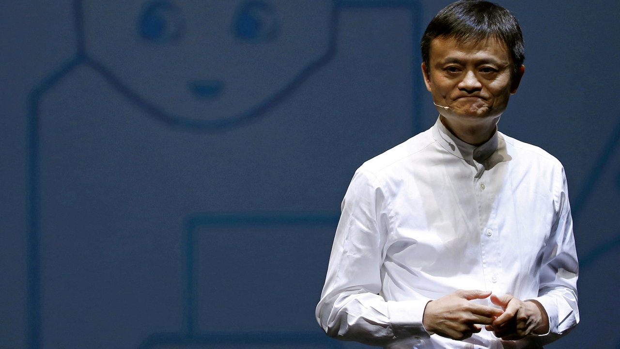 Zakladatel Alibaby Jack Ma po propadech nakupoval akcie vlastní spoleènosti. Investoval zhruba padesát milionù dolarù.