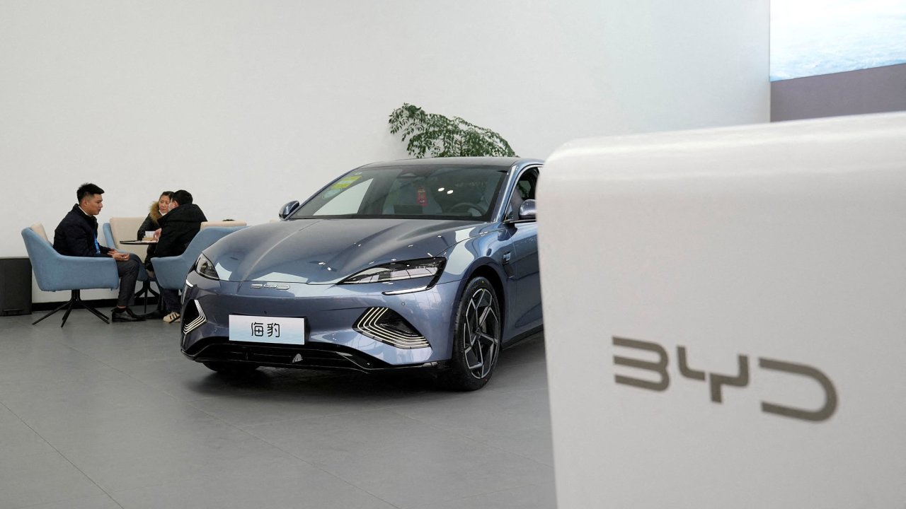Automobilka BYD je suvernn nskou jednikou. Spojen Dongfeng Motor Group a Changan Automobile by ji v prodejch vrazn pedstihlo.