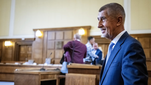 Odvolací senát zrušil osvobozující rozsudek nad Babišem a Nagyovou. Kauzou Čapí hnízdo se bude znovu zabývat Městský soud