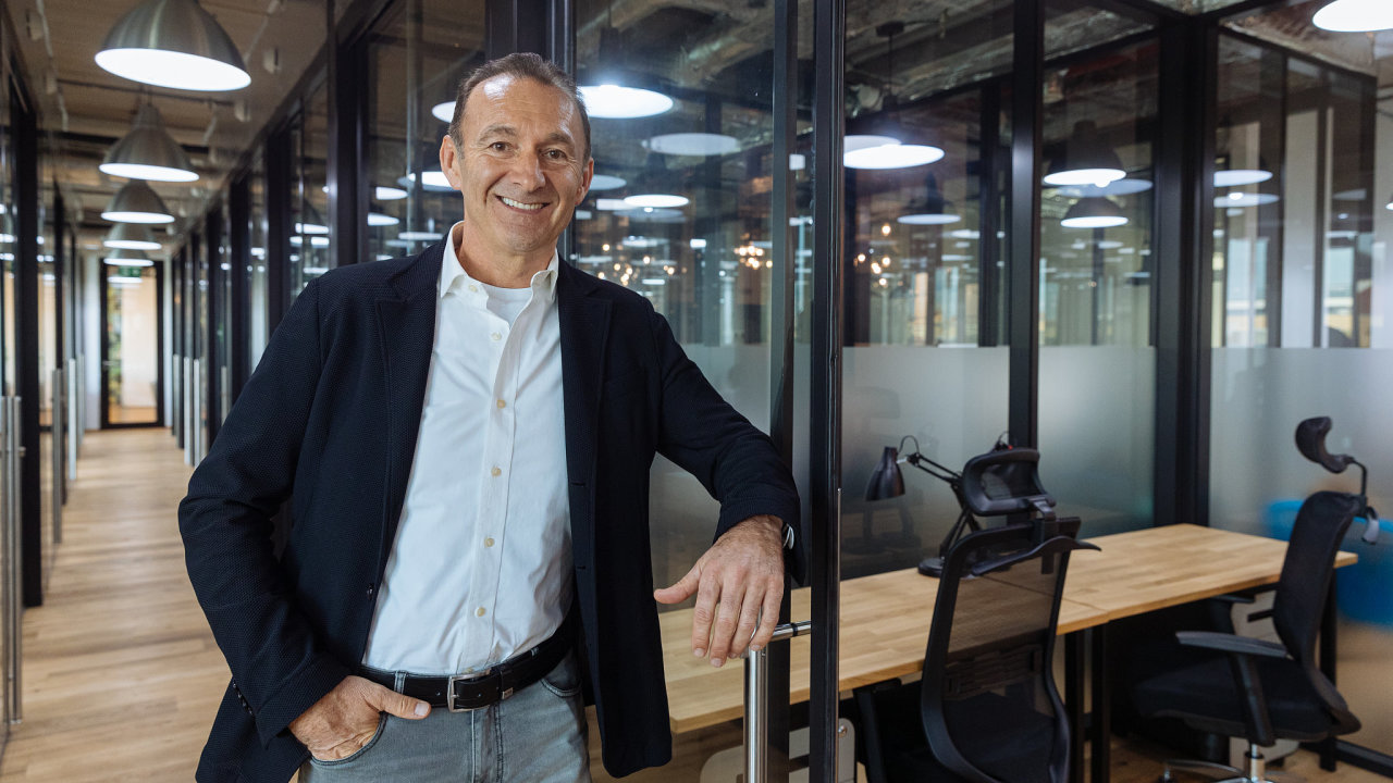 Lubom�r �ilhav�, CEO WorkLounge