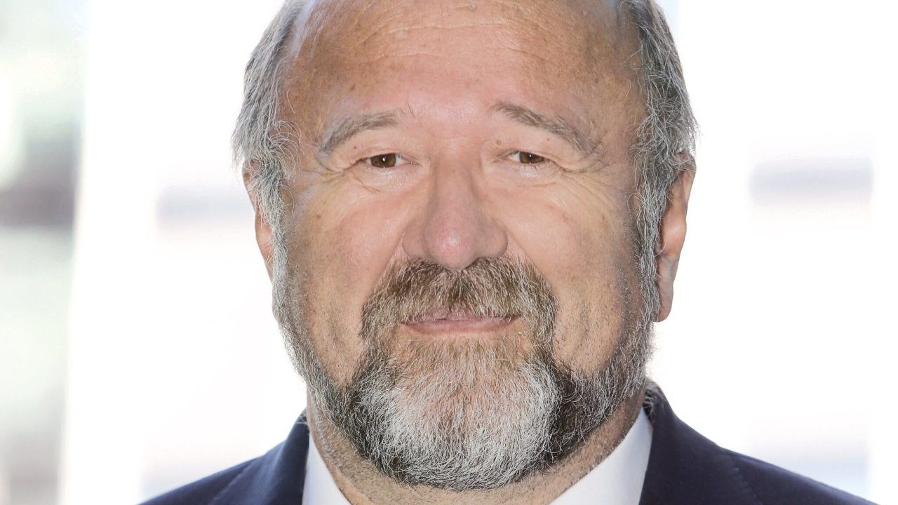 Obhajoba si ve �teflov� p��pad� ponechala lh�tu pro p��padn� pod�n� st�nosti.