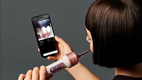 Ultrachytr� zubn� kart��ek CameraJet od v�robce Dyson.