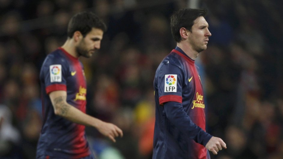 Lionel Messi (vpravo) a Cesc Fbregas z Barcelony