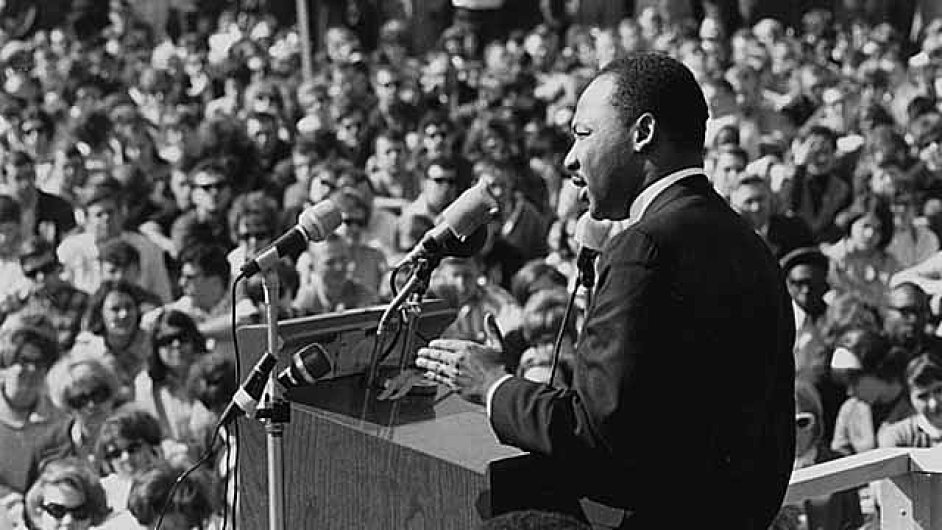 Martin Luther King na setknm proti vlce ve Vietnamu na Minnesotsk univerzit