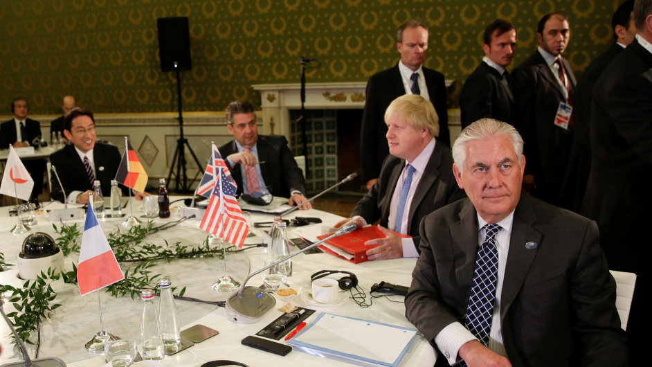 G7, Zprava: Rex Tillerson, Boris Johnson, Sigmar Gabriel, Fumio Kishida