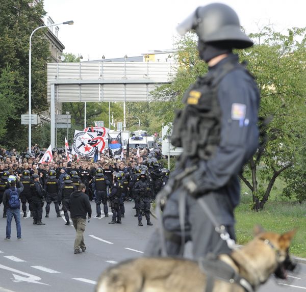 CR POLICIE FOTBAL PRVNI 7 KOLO SLAVIA SPARTA FANOUSCI 388