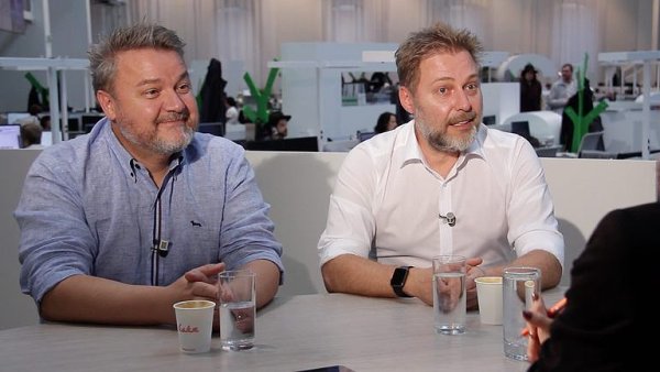 Cenzura hostů na Frekvenci 1? Nemáme na to nervy, nenecháme si kazit značku, říká duo Těžkej Pokondr, Miloš Pokorný a Roman Ondráček. Cenzura hostů na Frekvenci 1? Nemáme na to nervy, nenecháme si kazit značku, říká duo Těžkej Pokondr, Miloš Pokorný a Roman Ondráček.