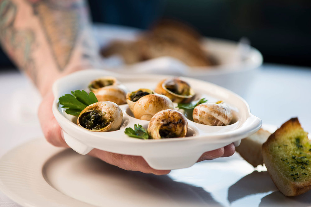 Restaurace Parnas u Národního divadla, které se před rokem ujala rodina Kinclů a rozhodla se jí vrátit zašlou slávu.