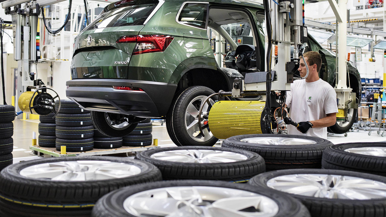 V�roba aut loni v �esku meziro�n� poklesla, autopr�mysl se tr�pil p�edev��m...
