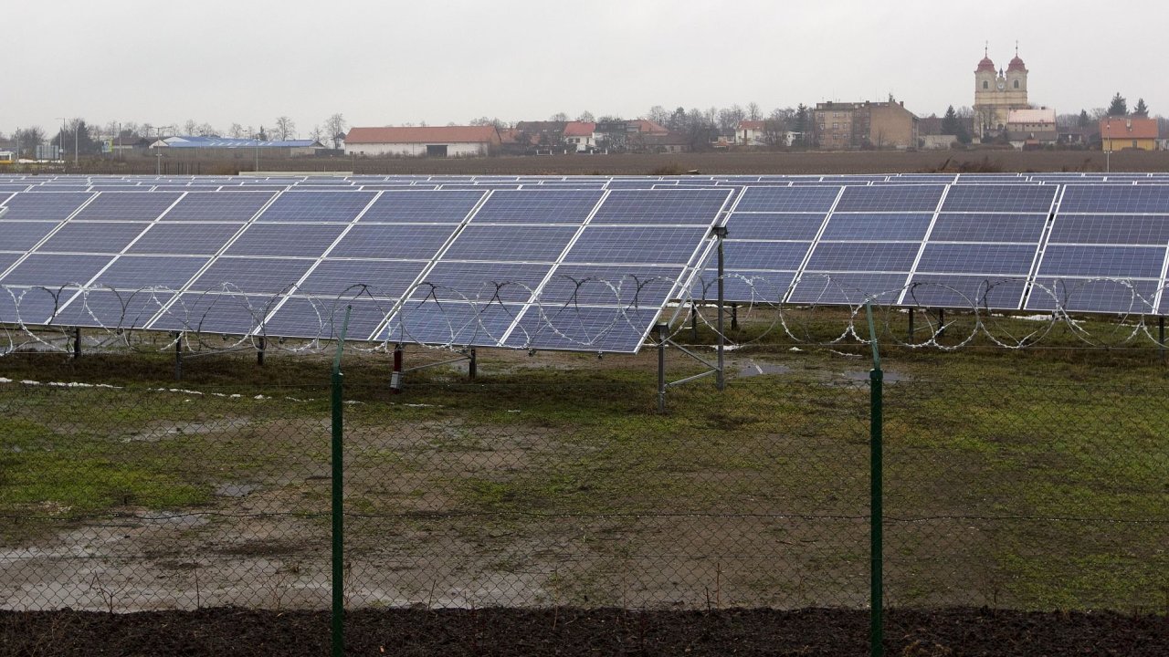 Fotovoltaická elektrárna v Bøežanech u Prahy