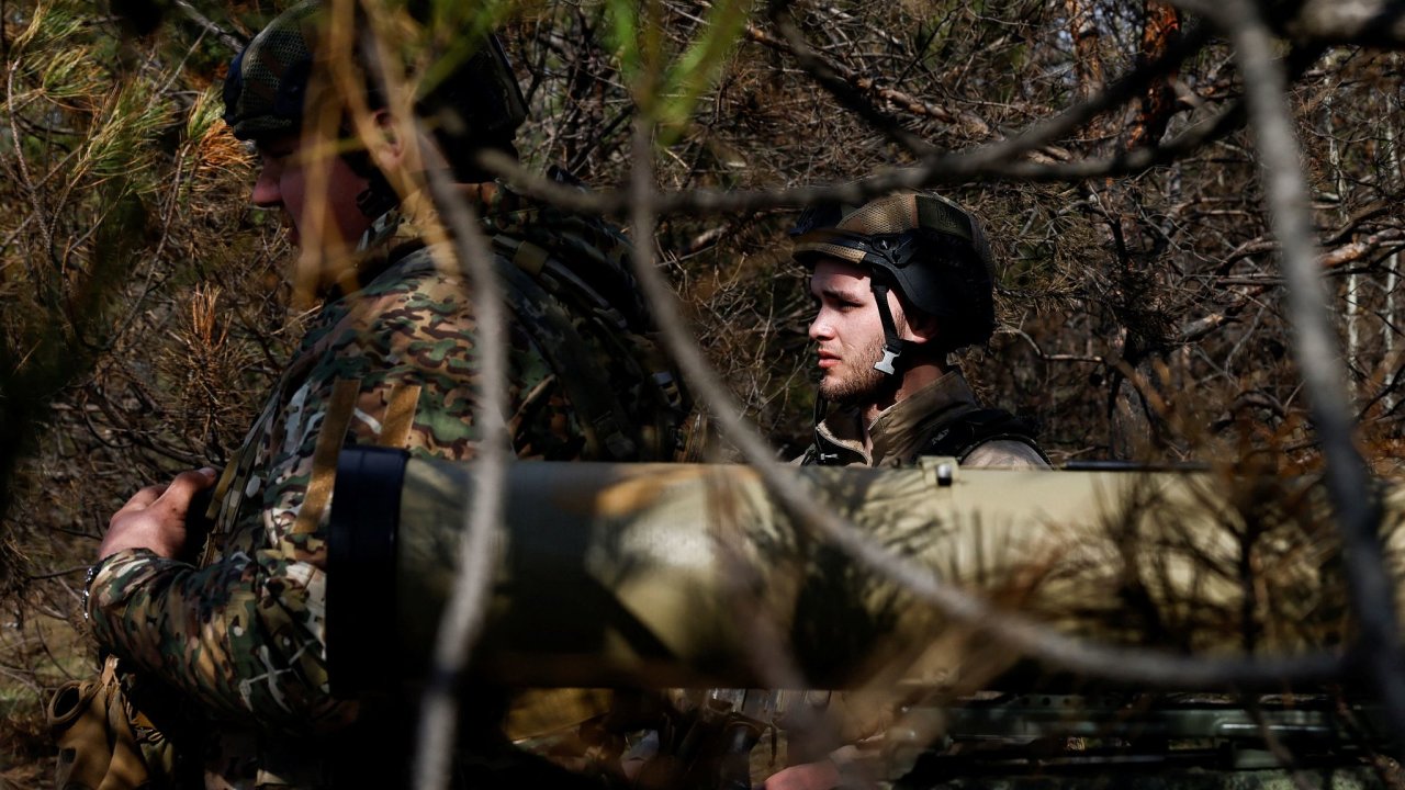Ukrajint vojci v Luhansk oblasti  ilustran foto.