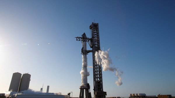 Živě: Nejvýkonnější systém pro lety do vesmíru startuje. Muskovu Starship čeká druhý test