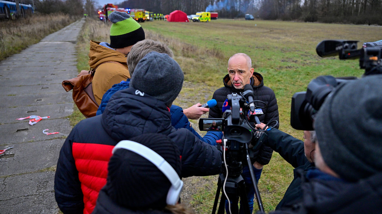 Jihoesk hejtman Martin Kuba poskytuje informace po nehod vlaku na eskobudjovicku 20. listopadu 2025