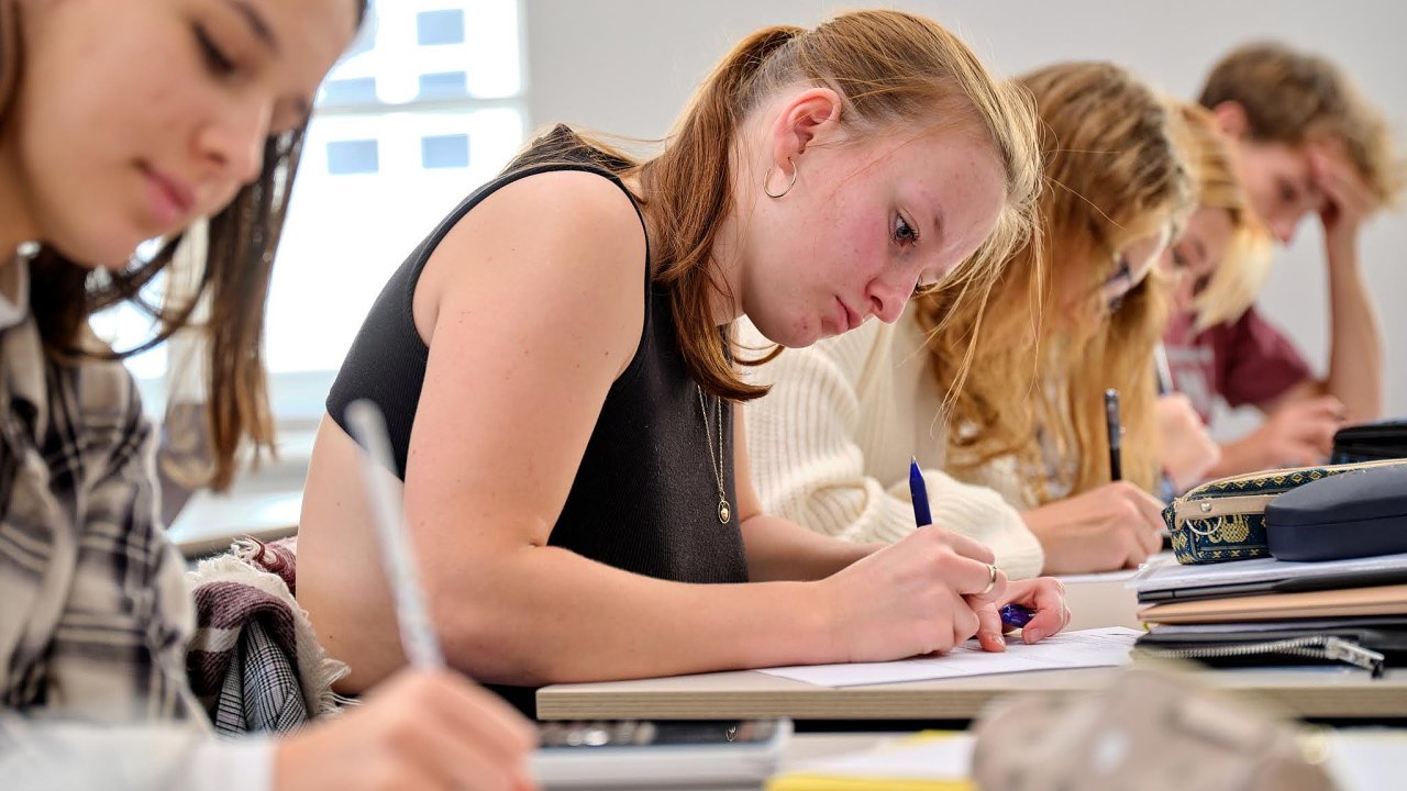 Z�kladem je v�asn� orientace a�realisticky nastaven�, ale ambici�zn� c�le.