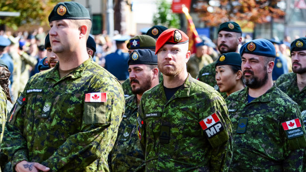 Povstalecká kampaň podle vzoru &bdquo;udeř a uteč&ldquo;. Kanada připravila model reakce pro případ napadení Spojenými státy