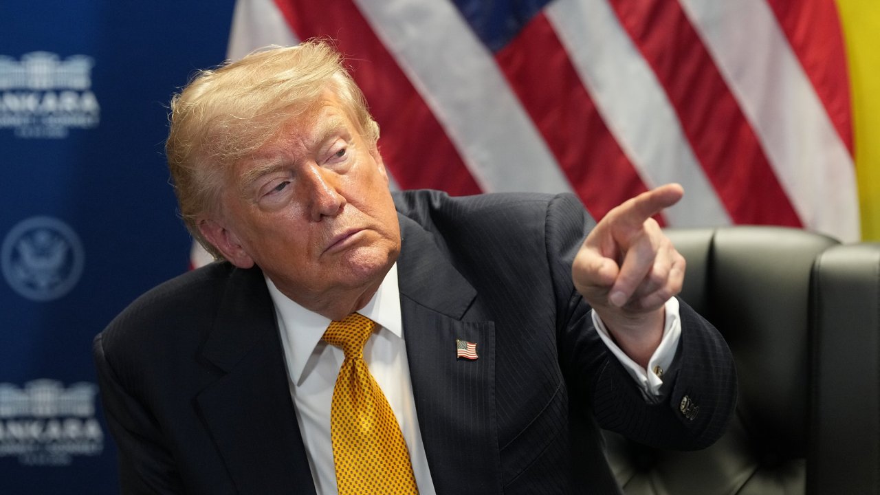 Trump tak� ale obvinil �r�n z ka�dodenn�ho poru�ov�n� p��m��� a �ekl, �e jeho...