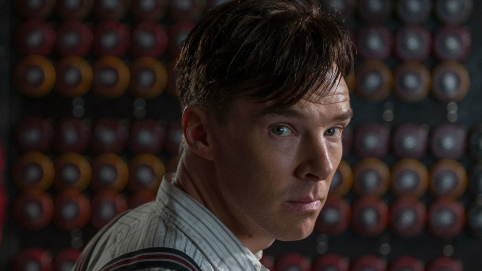 Benedict Cumberbatch hraje matematika a kryptoanalytika Alana Turinga.