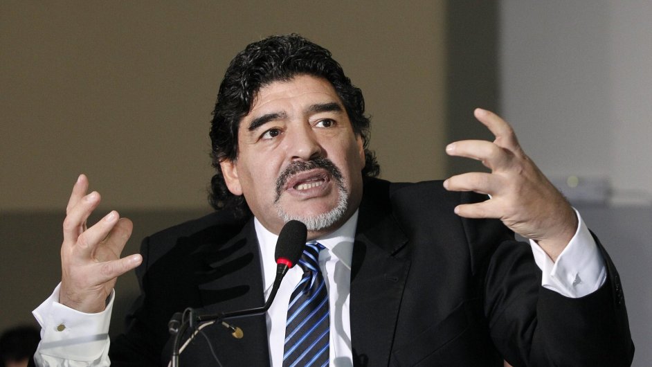 Maradona na tiskov konferenci v Neapoli