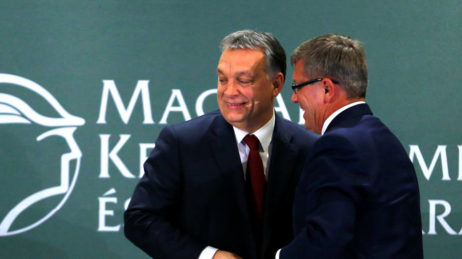 Guvernr maarsk centrln banky Gyorgy Matolcsy (vpravo) s maarskm premirem Viktorem Orbnem.