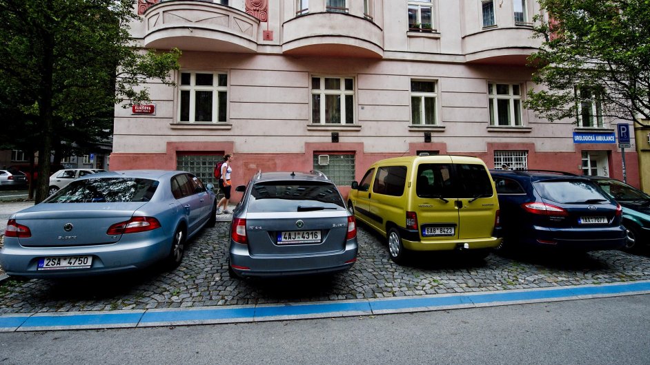 V Praze 5 a 6 od st�edy 24. srpna plat� parkovac� z�ny.