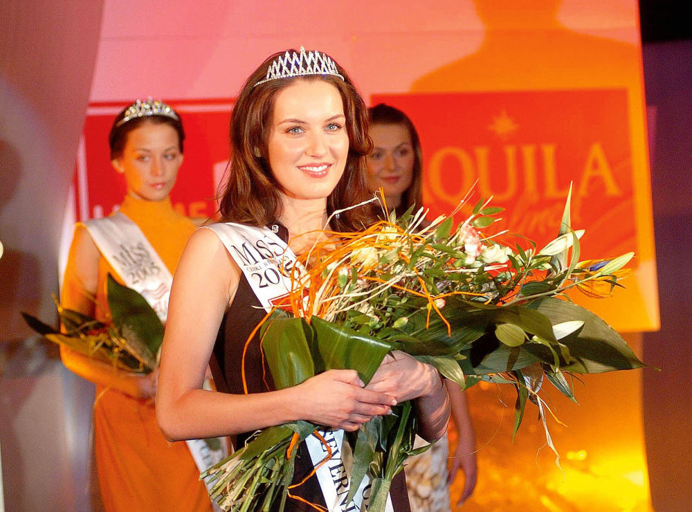 Miss České republiky 2005 - Lucie Králová. Někdejší modelka, dnes organizuje kurzy, semináře a výlety pro seniory, pečuje o dva syny.