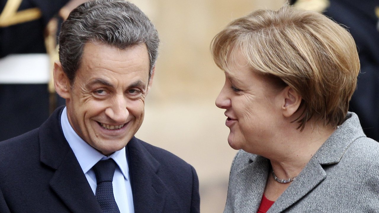Francouzsk prezident Nicolas Sarkozy s nmeckou kanclkou Angelou Merkelovou ve trasburku.