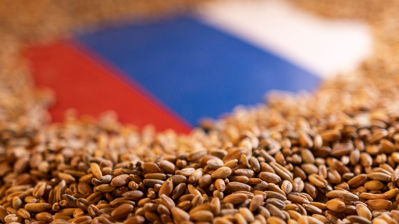 Rusko vydìlává na prodeji obilí.