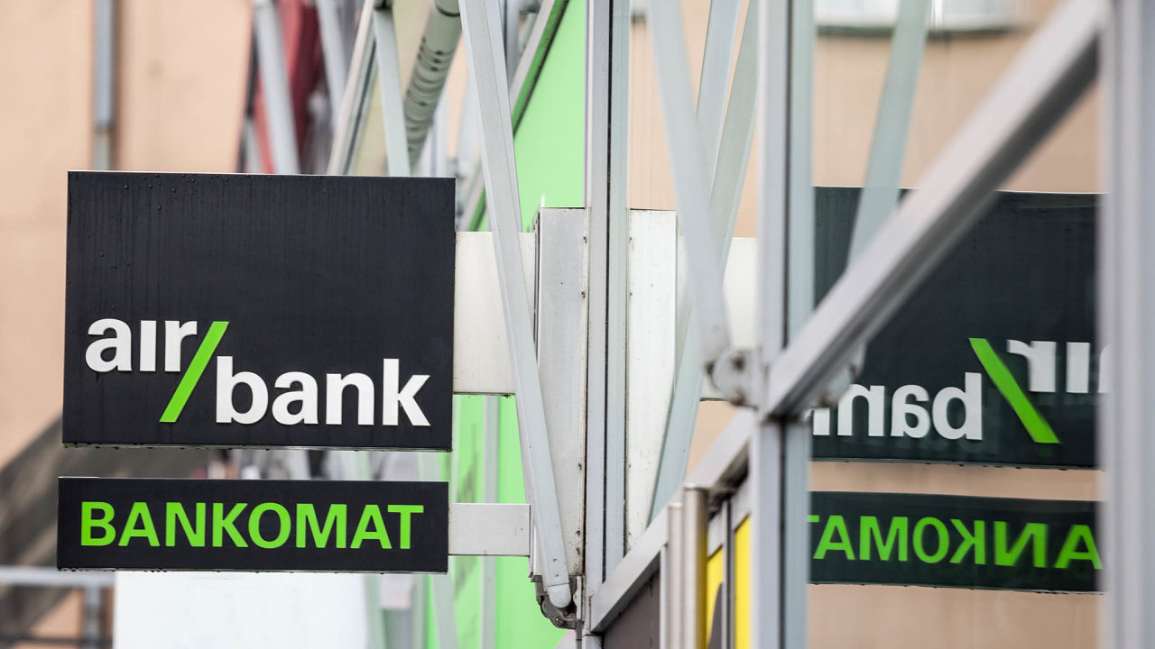 PPF oto�ila: Air Bank a Moneta se nespoj�.